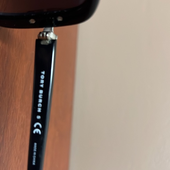 ToryBurch ladies suns - Picture 3 of 4